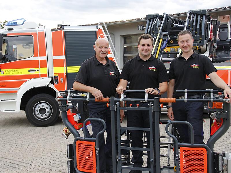 Walter Emmert (von links), Manuel Wurst und Sebastian Emmert bilden seit Fr&uuml;hjahr das Kommandanten-Trio der Feuerwehr in Hammelburg.