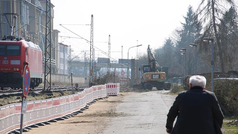 Der  viergleisige Bahnausbau in  Forchheim  nimmt Fahrt auf. Die Arbeiten für die Haltstelle Forchheim Nord beginnen - auch der Abriss der Piastenbrücke wirft seinen Schatten voraus.Forchheim & Fränkische Schweiz