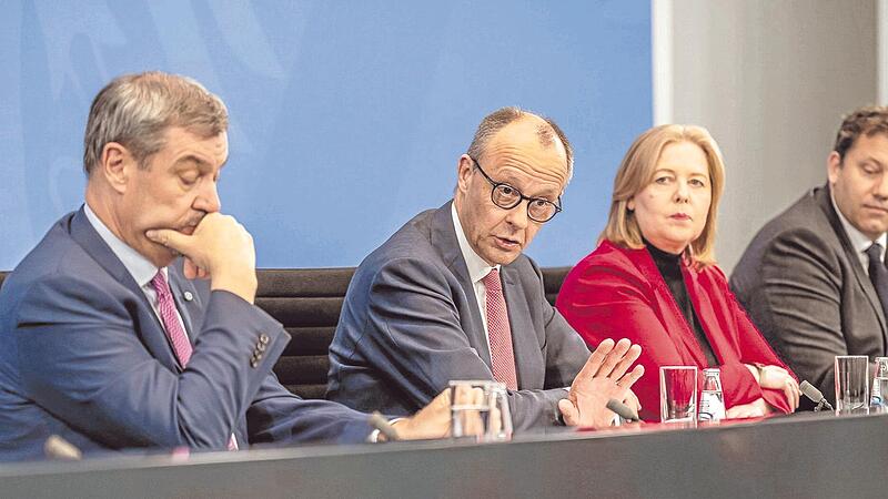 Schwarz-Rot beschließt den Tankrabatt: Die Koalitionspartner (von links) Markus Söder (CSU), Friedrich Merz (CDU), Bärbel Bas (SPD) und Lars Klingbeil (SPD) am Montagvormittag bei der Pressekonferenz. Schwarz-Rot beschließt den Tankrabatt: Die Koalitionspartner (von links) Markus Söder (CSU), Friedrich Merz (CDU), Bärbel Bas (SPD) und Lars Klingbeil (SPD) am Montagvormittag bei der Pressekonferenz.