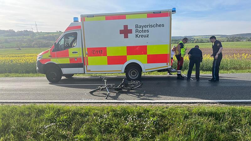 Das Rad liegt noch auf dem Asphalt