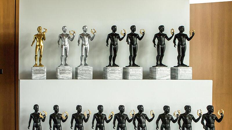 Begehrte Trophäen: Auch in diesem Jahr wird die Verleihung des Max-Oscar-Arnold-Puppenpreises in zahlreichen Kategorien ein zentraler Bestandteil im reichhaltigen Programm des Puppenfestivals sein. Begehrte Trophäen: Auch in diesem Jahr wird die Verleihung des Max-Oscar-Arnold-Puppenpreises in zahlreichen Kategorien ein zentraler Bestandteil im reichhaltigen Programm des Puppenfestivals sein.