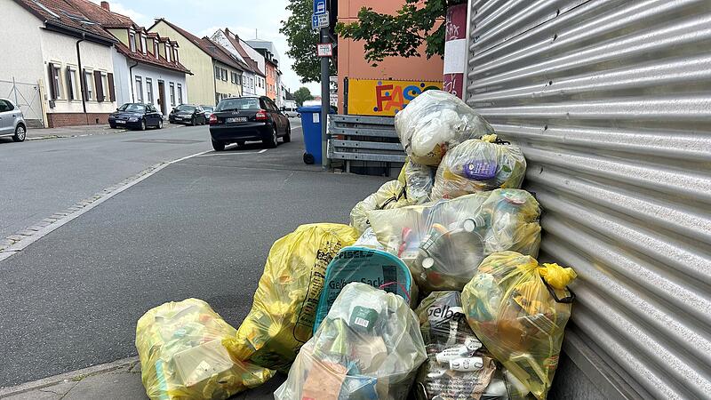 Müllberge an Gelben Säcken