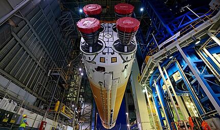 Bild 1 - Rocket+RS25 NASAMichael DeMocker).jpeg Bild 1 - Rocket+RS25 NASAMichael DeMocker).jpeg