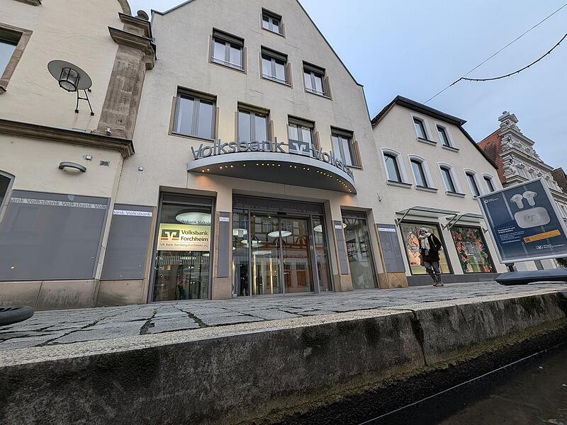 Ab M&auml;rz 2025 ist die Stadt Forchheim Eigent&uuml;merin des historischen Geb&auml;udes in der Hauptstra&szlig;e 39. Die VR-Bank aber will vorerst drinbleiben.