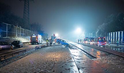 Massenkarambolage mit 21 Verletzten: Blitzeis-Chaos auf der B173Unfall auf der B173 bei Lichtenfels