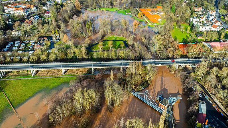 Die S&uuml;dbr&uuml;cke in Bad Kissingen muss abgerissen werden. Der Neubau wird breiter, mit drei statt aktuell zwei Fahrstreifen.