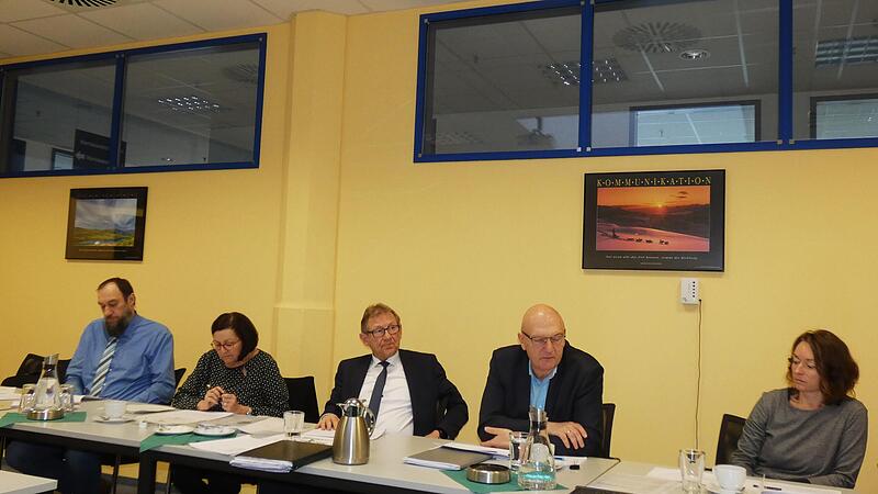 Beim  Mediengespräch waren dabei (von links) Josef Kinscher, stellvertretender  Geschäftsführer vom Jobcenter Kulmbach, Pia Vierneusel, Geschäftsstellenleiterin der Agentur für Arbeit Kulmbach, Sebastian Peine, Vorsitzender der Geschäftsführung de...