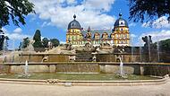 Schloss Seehof Memmelsdorf Der in Schloss Seehof kürzlich restaurierte Brunnen mit den Wasserspielen, die Spätrokoko-Kaskade im Süden des Schlossparks, erfreut sich bei den Besuchern großer Beliebtheit.