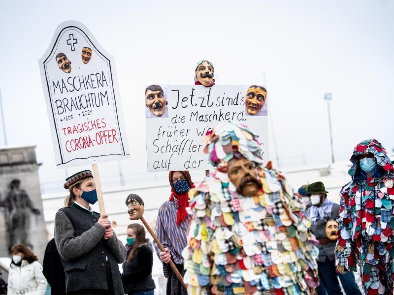 Demonstration gegen &laquo;Maschkera&raquo;-Verbot