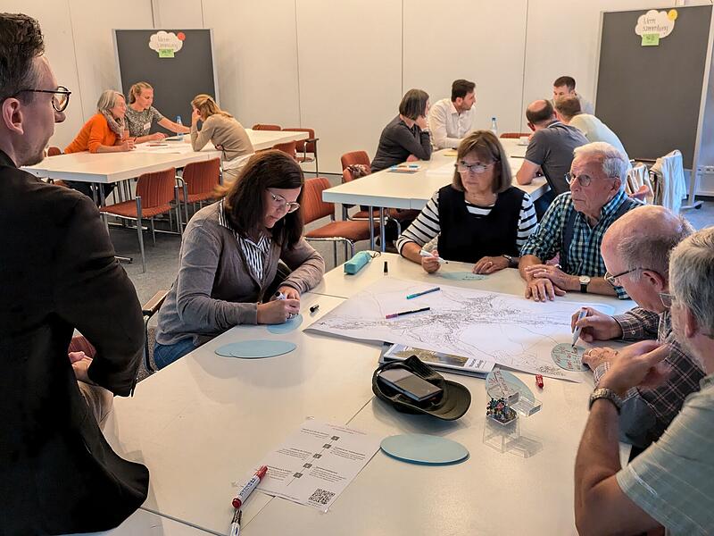 B&uuml;rgerworkshop zum Thema Klimaschutz in der Georgi-Halle in Bad Br&uuml;ckenau.