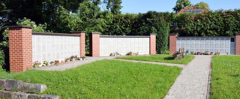 Zu den drei Urnenwänden am Lautertaler Friedhof soll eine vierte hinzukommen. Das hat der Gemeinderat jetzt beschlossen. Zu den drei Urnenwänden am Lautertaler Friedhof soll eine vierte hinzukommen. Das hat der Gemeinderat jetzt beschlossen.