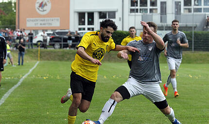 In der Bezirksliga-Saison noch torlos, hat Rabbie Khalil (l.) vergangene Saison in der Kreisklasse insgesamt 33 Tore für den SV Merkendorf erzielt. In der Bezirksliga-Saison noch torlos, hat Rabbie Khalil (l.) vergangene Saison in der Kreisklasse insgesamt 33 Tore für den SV Merkendorf erzielt.