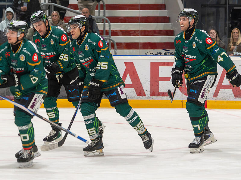 Alexander Malinowski (Mitte) durfte gegen Lindau spielen, fehlte in Passau. Am zweiten Oberliga-Wochenende k&ouml;nnte es f&uuml;r den Alligators-St&uuml;rmer wieder so laufen.