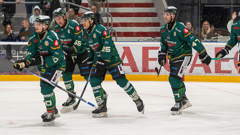 Alexander Malinowski (Mitte) durfte gegen Lindau spielen, fehlte in Passau. Am zweiten Oberliga-Wochenende k&ouml;nnte es f&uuml;r den Alligators-St&uuml;rmer wieder so laufen.