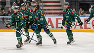 Höchstadt Alligators in Stuttgart vor Konti-Problem Alexander Malinowski (Mitte) durfte gegen Lindau spielen, fehlte in Passau. Am zweiten Oberliga-Wochenende könnte es für den Alligators-Stürmer wieder so laufen.