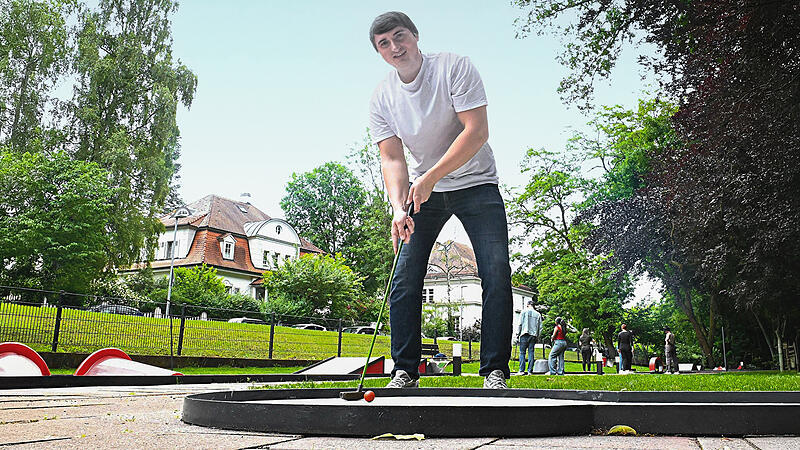 Alexander Schmoll setzt mit seiner Minigolf-Anlage in der Bamberger Hainstraße alles auf eine Karte.