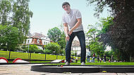 Alexander Schmoll setzt mit seiner Minigolf-Anlage in der Bamberger Hainstraße alles auf eine Karte.
