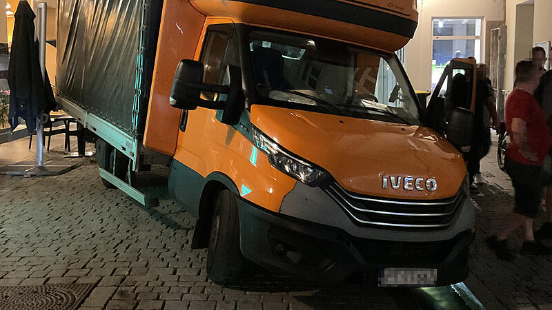 Ein Transporter ist am Mittwochabend ins Forchheimer Bächla gefahren.