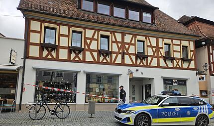 Maskierte M&auml;nner &uuml;berfallen Juwelier: Angestellte durch Pfefferspray verletzt