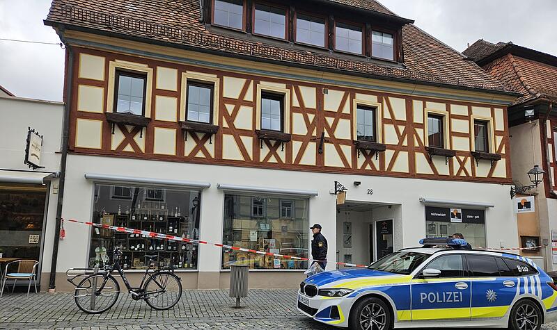 Maskierte M&auml;nner &uuml;berfallen Juwelier: Angestellte durch Pfefferspray verletzt