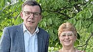 Elvira Kuchenbrod ist die neue Ortssprecherin für Feuerthal. Bürgermeister Armin Warmuth gratuliert zur Wahl. Elvira Kuchenbrod ist die neue Ortssprecherin für Feuerthal. Bürgermeister Armin Warmuth gratuliert zur Wahl.
