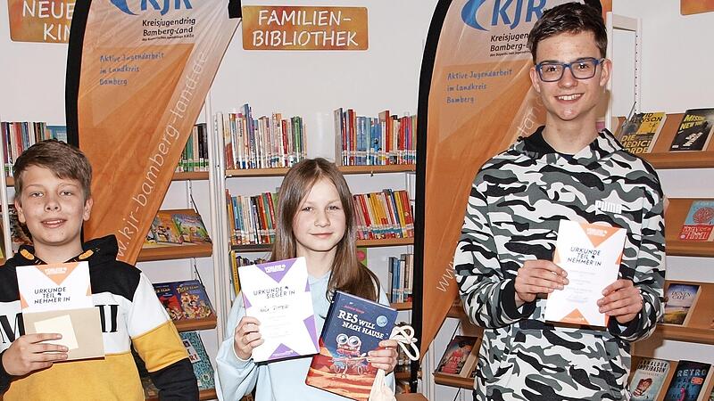 Die glücklichen Sieger (von links): Jannes Vogel (Mittelschule Baunach), Maila Ritter (Realschule Ebrach) und Benedikt Hoffmann-Kuhnt (Giechburgschule Scheßlitz).