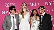 Angelina Jolie mit ihren Kindern Pax (l-r), Zahara und Maddox