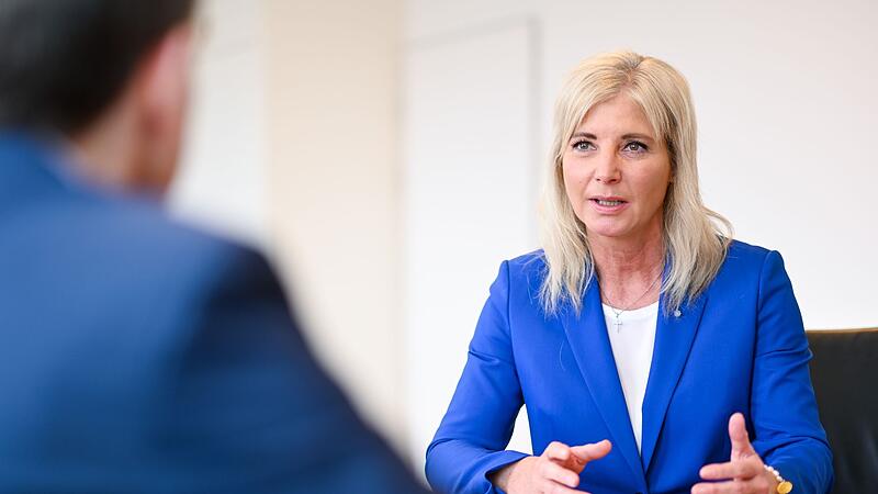 Sozialministerin Ulrike Scharf Sozialministerin Ulrike Scharf