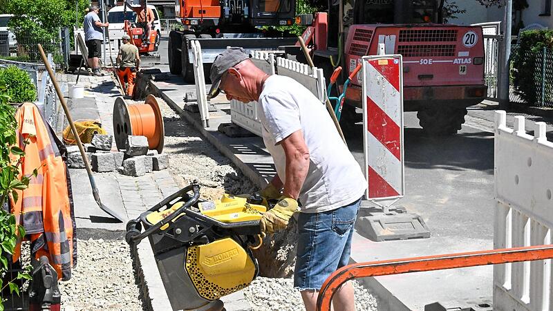 Aktuell verlegen Bautrupps von Bamberg Stadtnetz in der Gartenstadt Glasfaserkabel.