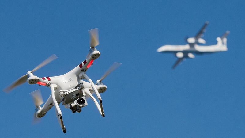 Immer &ouml;fter legen Drohnen den Verkehr an Flugh&auml;fen lahm.