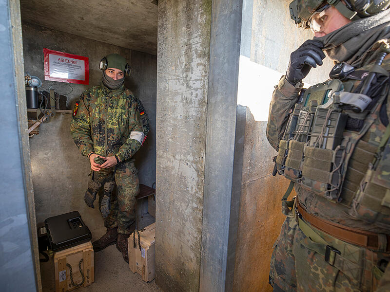 Freiwilliger Wehrdienst bei der Bundeswehr in Hammelburg: So läuft die Ausbildung am Lagerberg ab. Freiwilliger Wehrdienst bei der Bundeswehr in Hammelburg: So läuft die Ausbildung am Lagerberg ab.