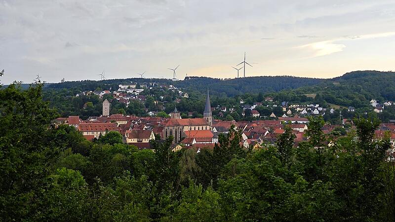 Mehr Menschen &uuml;ber 65, weniger Eheschlie&szlig;ungen: Was die Zahlen &uuml;ber M&uuml;nnerstadt und seine Stadtteile aussagt.