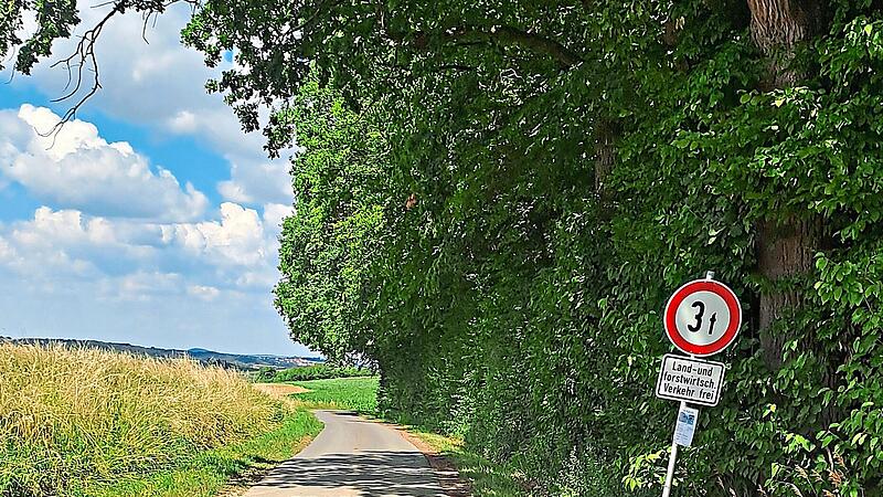 Die Straße zwischen Mittelehrenbach und Dobenreuth ist in einem schlechten Zustand. Thomas Weichert Die Straße zwischen Mittelehrenbach und Dobenreuth ist in einem schlechten Zustand. Thomas Weichert