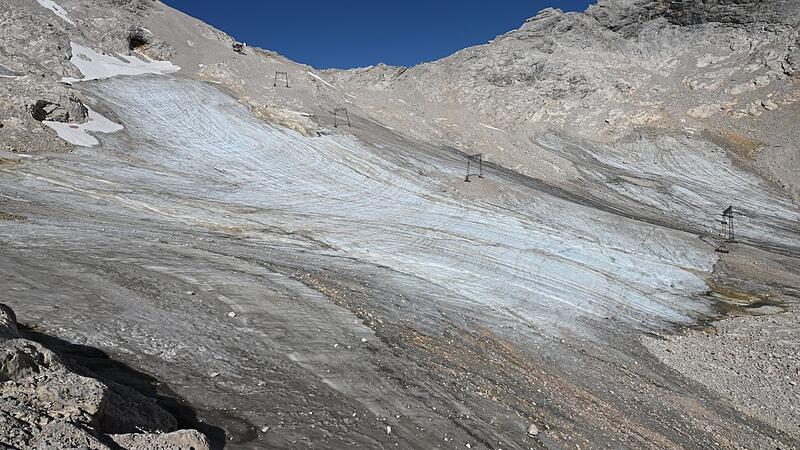 Schmelzender Gletscher auf der Zugspitze Schmelzender Gletscher auf der Zugspitze