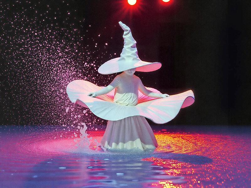 Die Geister, die er rief … Das Ballett des Landestheaters setzt die Ballade vom „Zauberlehrling“ tänzerisch um.