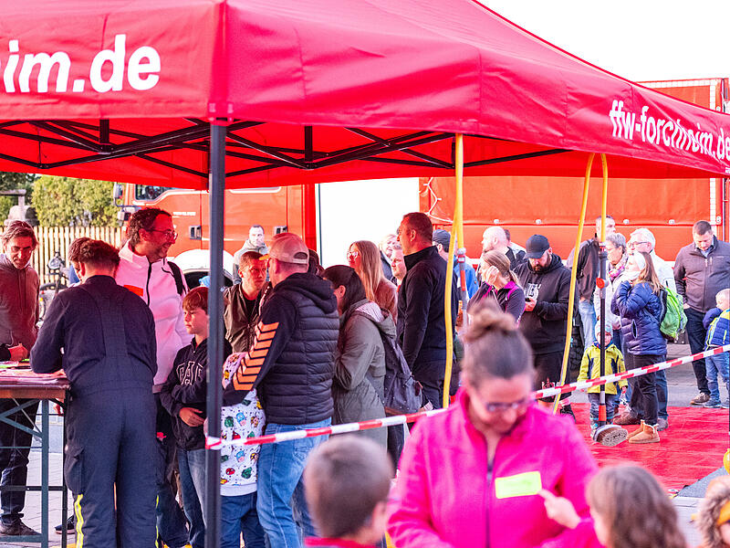Bayernweit haben die Freiwilligen Retter am 23. September zur &bdquo;Langen Nacht der Feuerwehr&ldquo; eingeladen. Auch die Forchheimer Wache  hatte sich einiges &uuml;berlegt.