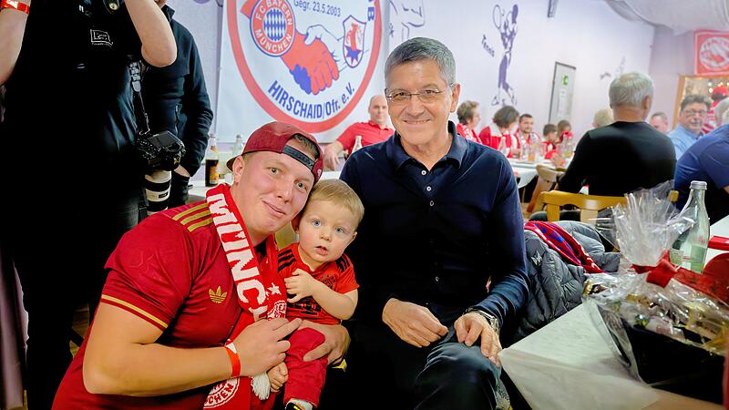FC Bayern Präsident Herbert Hainer zu Besuch beim FC Bayern Fanclub in HirschaidFC Bayern Präsident Herbert Hainer zu Besuch beim FC Bayern Fanclub in Hirschaid Ein nachträgliches Weihnachtsgeschenk für den Hirschaider FC Bayern Fanclub: FC Bayern Präsident Herbert Hainer war zu Besuch.