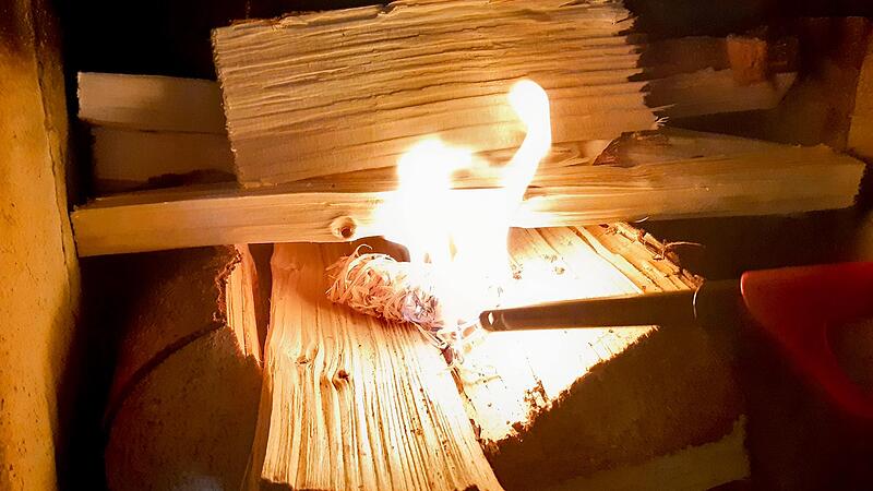 Lange war es verpönt, mittlerweile haben die Deutschen die Liebe zum Heizen mit Holz neu entfacht. 14 Millionen Feuerstätten sind aktuell registriert. Lange war es verpönt, mittlerweile haben die Deutschen die Liebe zum Heizen mit Holz neu entfacht. 14 Millionen Feuerstätten sind aktuell registriert.