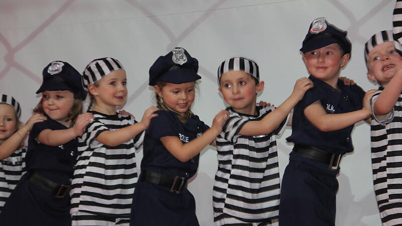 Auch die Polizei war beim B&uuml;ttenabend dabei.