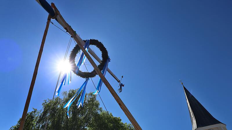 Neue Maib&auml;ume am 1. Mai - Taufkirchen