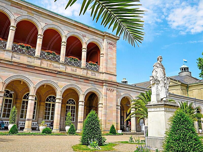 Am Montag, 20. Juli, findet die Info-Tour &bdquo;F&uuml;hrung durch die Unesco-Welterbe-Kuranlagen und die Altstadt&ldquo; von Bad Kissingen statt. Beginn ist um 11 Uhr. Die Tour startet inmitten des Kurgartens vor dem prachtvollen Arkadenbau und f&uuml;hrt in den idyl...