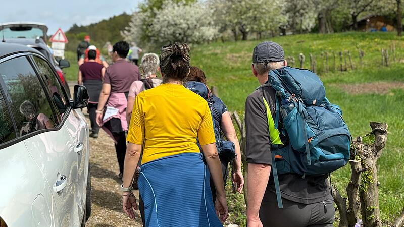 Der Fr&uuml;hling ist da, da gibt es in der Fr&auml;nkischen Schweiz kein Halten mehr. Am Samstag dr&auml;ngten sich zahllose Ausfl&uuml;gler zwischen Pretzfeld und dem Kirschenweg, der in voller Bl&uuml;te stand.