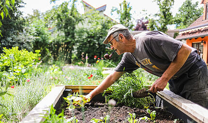 Garten Nummer vier ist gro&szlig;z&uuml;gig in der Fl&auml;che und sooo gem&uuml;tlich: Klaus Will (Foto) und seine Frau Christine Wolfschmitt-Will haben ihr eigenes Gartenidyll geschaffen.