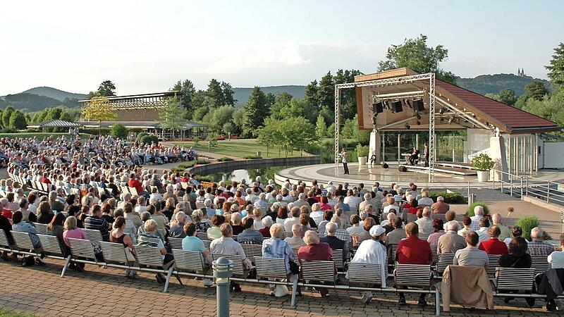 Viele Stars kommen im Sommer auf die Seebühne in Bad Staffelstein. Viele Stars kommen im Sommer auf die Seebühne in Bad Staffelstein.