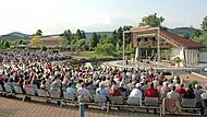 Viele Stars kommen im Sommer auf die Seebühne in Bad Staffelstein. Viele Stars kommen im Sommer auf die Seebühne in Bad Staffelstein.