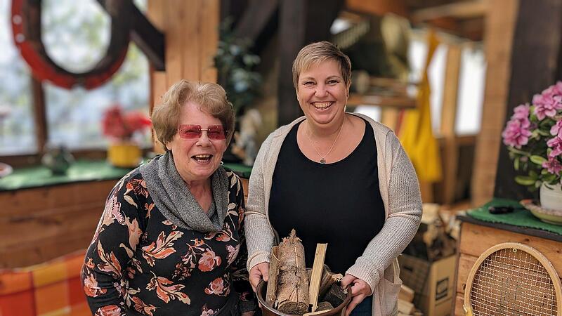 Erika Schwiemann freut sich &uuml;ber jeden Besuch von Gemeindeschwester Miriam Hofmann.