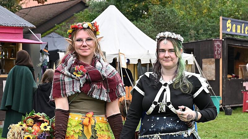 Fantasievoll und detailverliebt: In Hemhofen steht an diesem Wochenende wieder einmal alles im Zeichen von Mittelalter und Fantasy. Das bunte Treiben geht noch bis Sonntagabend.