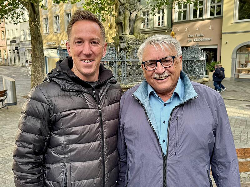 Stadtrats-Fußball-Elf Trainer Heinz Kuntke (re.) und Teamkapitän Christian Hader (li.) wollen der Stadtratself zu neuem Glanz verhelfen.