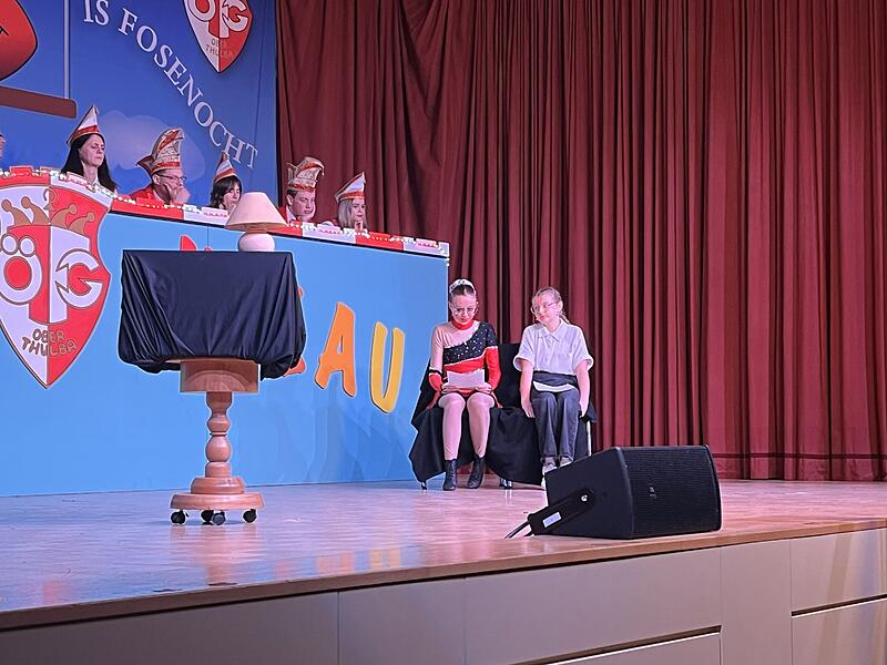 Der Jugendsketch (Katharina und Liliana Urakow) nahm mit zu Loriot - der Fernsehabend.
