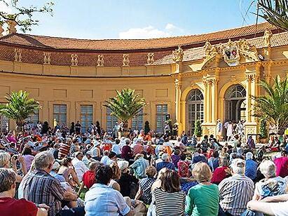 Auch vor der Orangerie im Schlossgarten von Erlangen fanden Veranstaltungen statt.